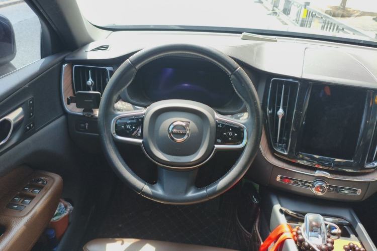 Used Volvo XC60 2022 B5 4x4 Smart & Advanced Sport Edition Steering Wheel