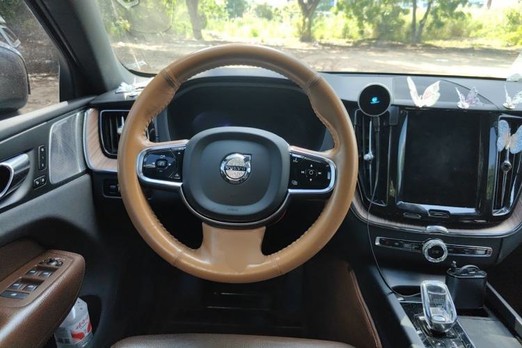 Used Volvo XC60 2022 B5 4x4 Smart Luxury Edition Steering Wheel