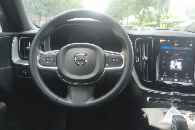 Used Volvo XC60 2022 B5 4x4 Zhiyi Luxury Edition Steering Wheel