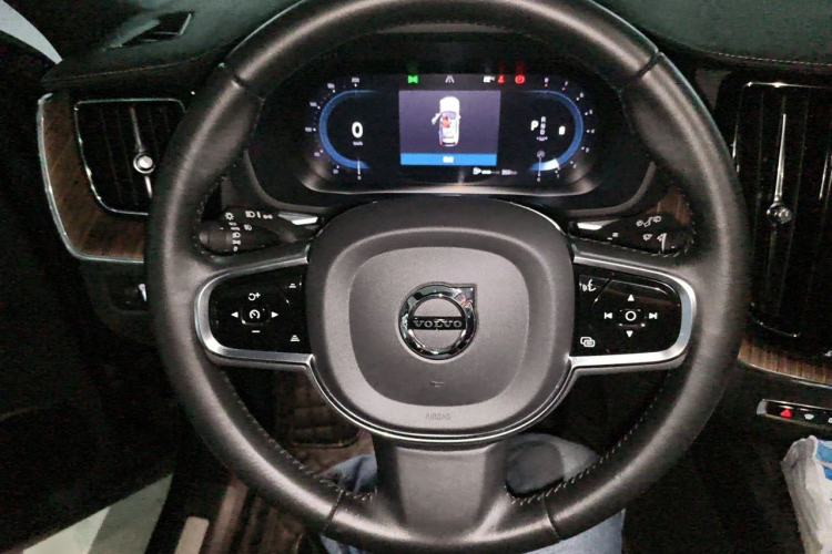 Used Volvo XC60 2022 B5 4x4 Smart Luxury Edition Steering Wheel
