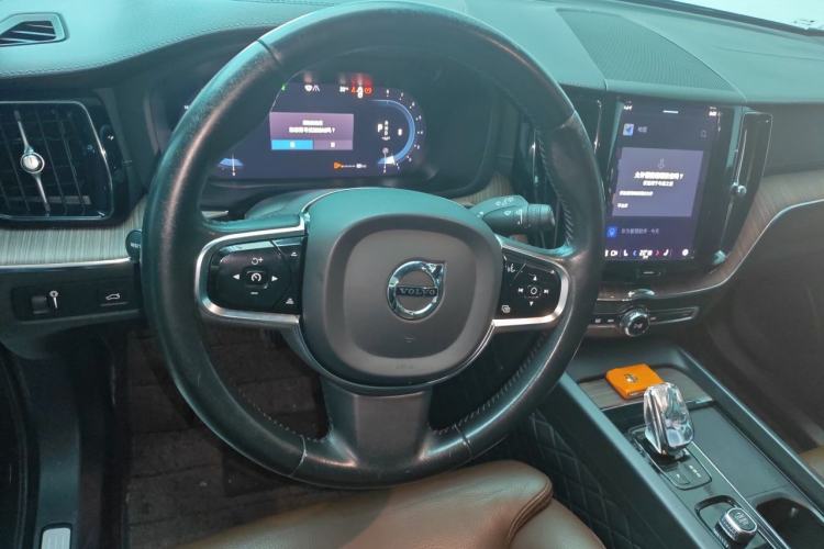Used Volvo XC60 2022 B5 4x4 Smart Luxury Edition Steering Wheel
