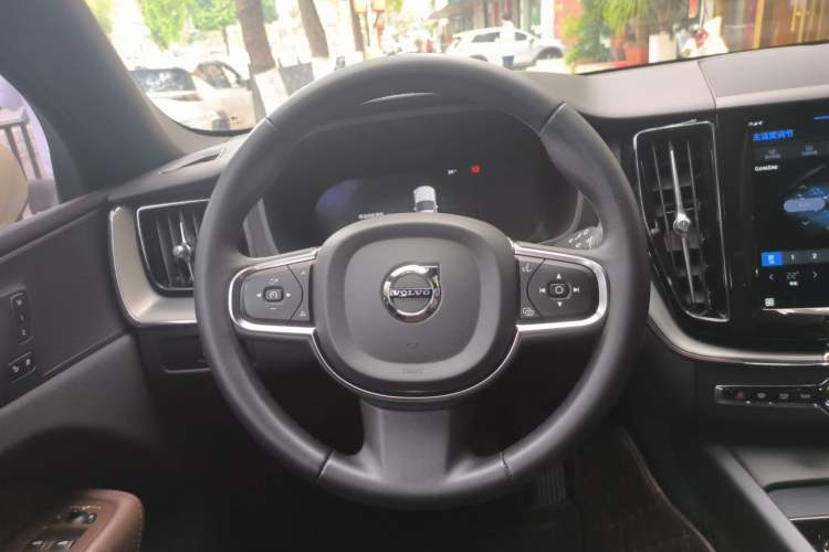 Used Volvo XC60 2022 B5 4x4 Zhiyi Luxury Edition Steering Wheel