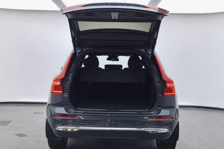 Used Volvo XC60 2022 B5 4x4 Zhiyi Luxury Edition Trunk