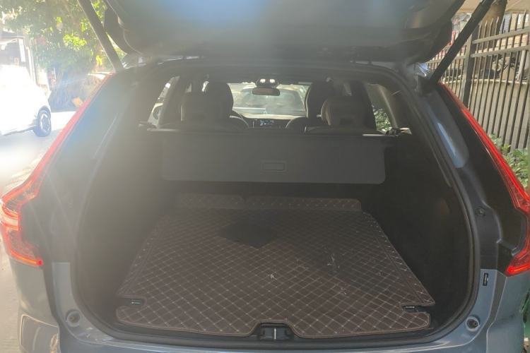 Used Volvo XC60 2022 B5 4x4 Zhiyi Sport Edition Trunk