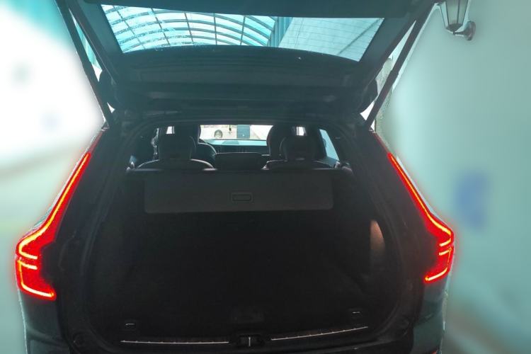 Used Volvo XC60 2022 B5 4x4 Smart Luxury Edition Trunk