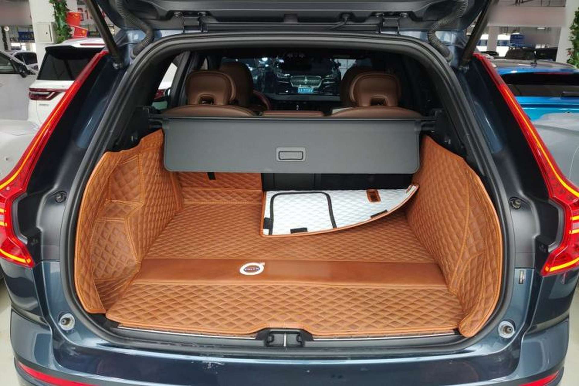 Used Volvo XC60 2022 B5 4x4 Smart Luxury Edition Trunk