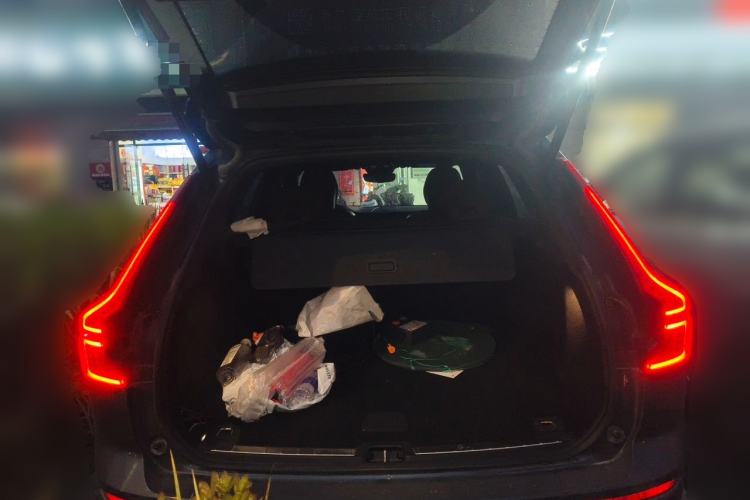 Used Volvo XC60 2022 B5 4x4 Smart Luxury Edition Trunk