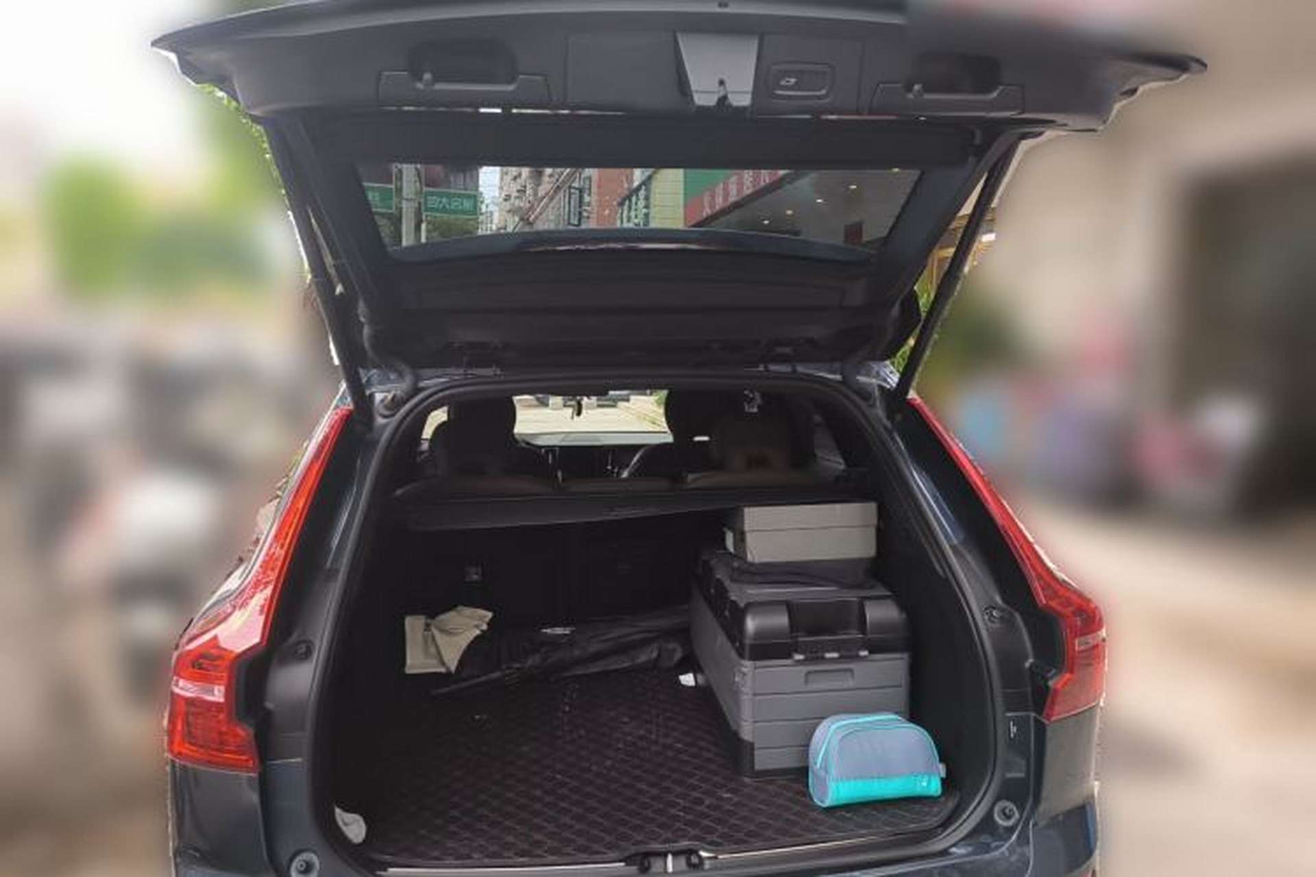 Used Volvo XC60 2022 B5 4x4 Zhiyi Luxury Edition Trunk