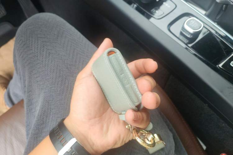 Used Volvo XC60 2022 B5 4x4 Zhiyi Luxury Edition Vehicle Key