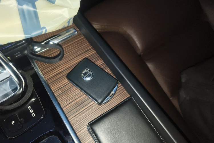 Used Volvo XC60 2022 B5 4x4 Smart Luxury Edition Vehicle Key
