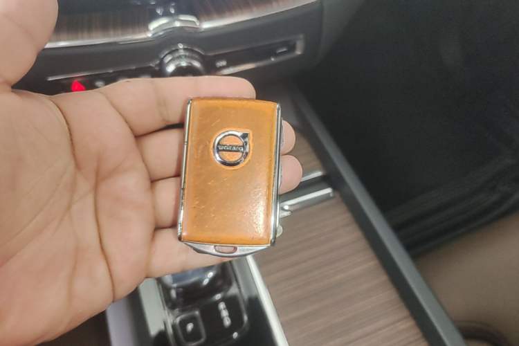 Used Volvo XC60 2022 B5 4x4 Smart Luxury Edition Vehicle Key