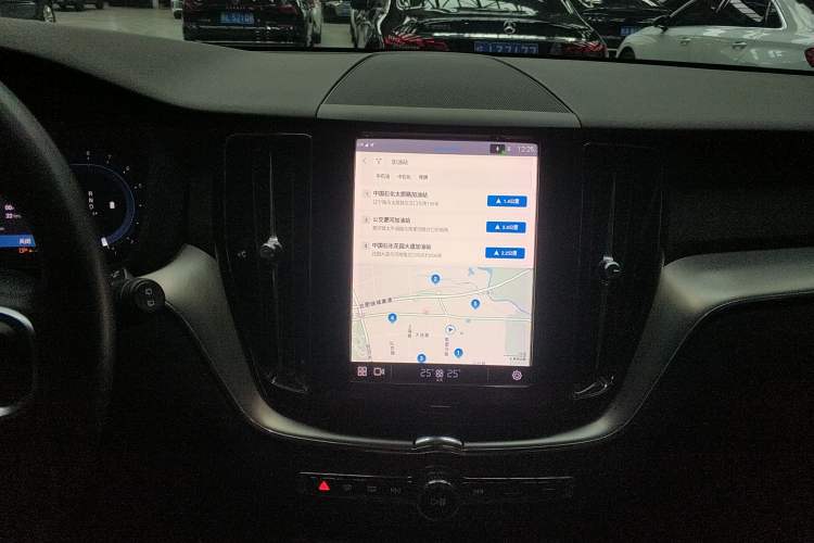 Used Volvo XC60 2022 B5 4x4 Zhiyi Luxury Edition Audio And AC Panel