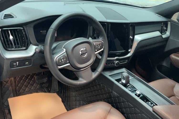 Used Volvo XC60 2022 B5 4x4 Zhiyi Luxury Edition Center Console