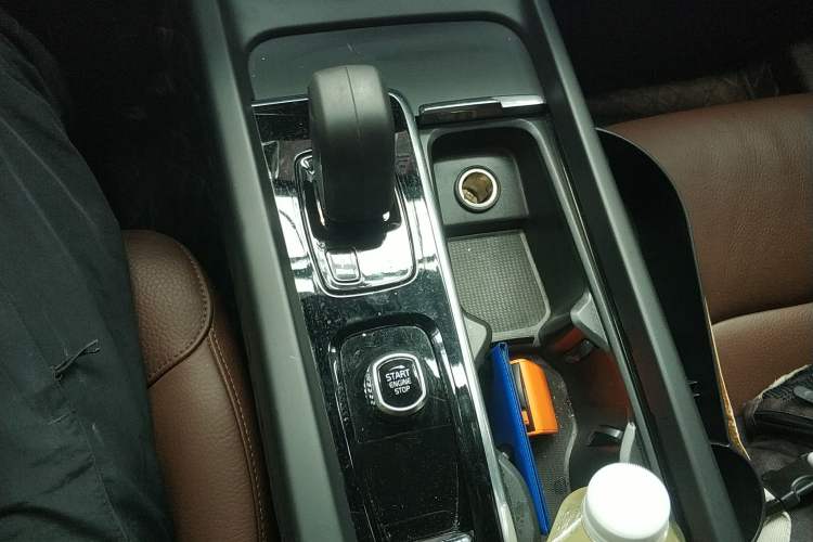 Used Volvo XC60 2022 B5 4x4 Zhiyi Luxury Edition Gear Lever