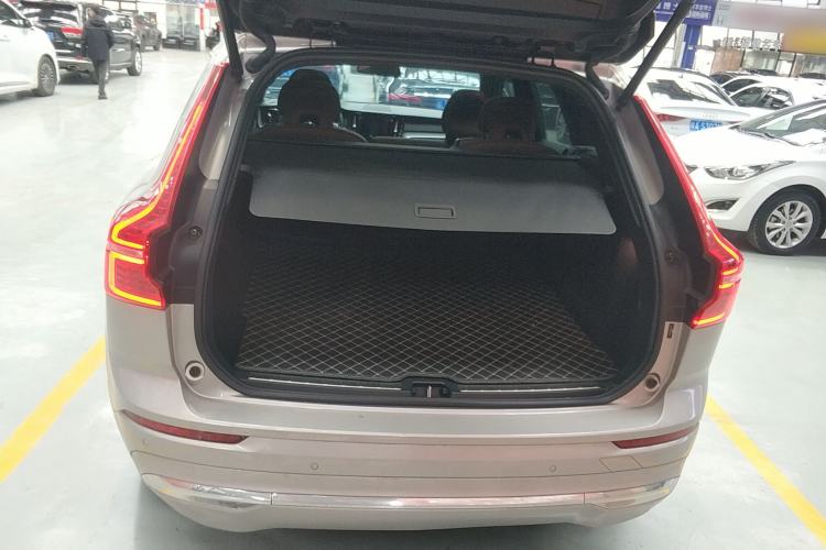 Used Volvo XC60 2022 B5 4x4 Zhiyi Luxury Edition Trunk