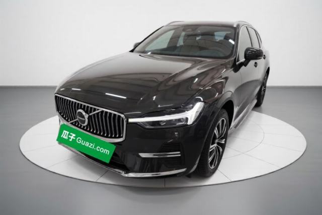 Volvo XC60 2022 B5 4x4 Smart Luxury Edition مستعملة