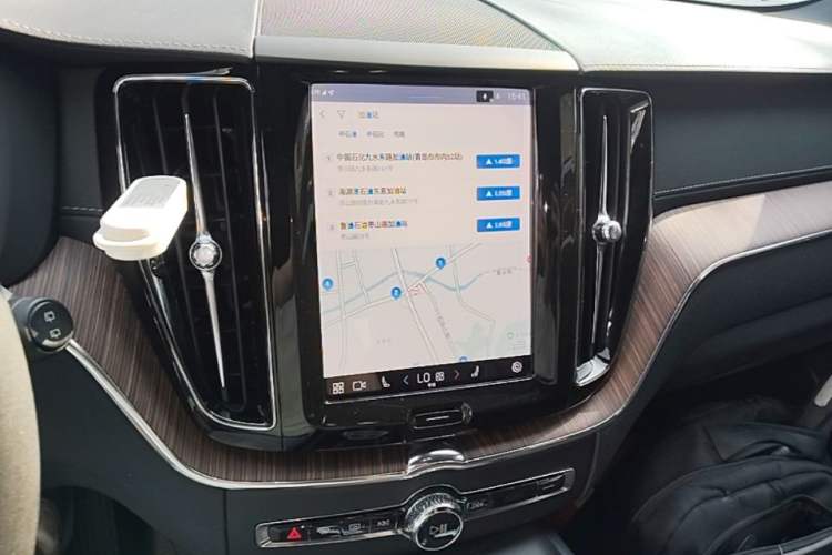 Used Volvo XC60 2022 B5 4x4 Smart Luxury Edition Audio And AC Panel