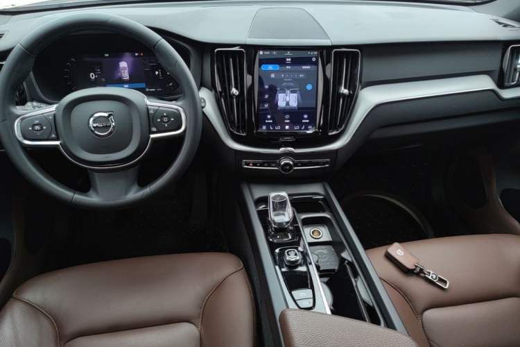 Used Volvo XC60 2022 B5 4x4 Zhiyi Luxury Edition Audio And AC Panel