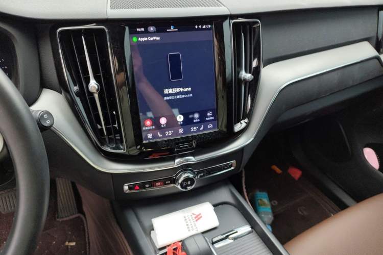 Used Volvo XC60 2022 B5 4x4 Zhiyi Luxury Edition Audio And AC Panel
