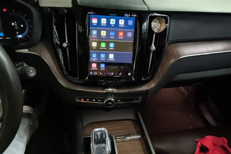 Used Volvo XC60 2022 B5 4x4 Smart Luxury Edition Audio And AC Panel