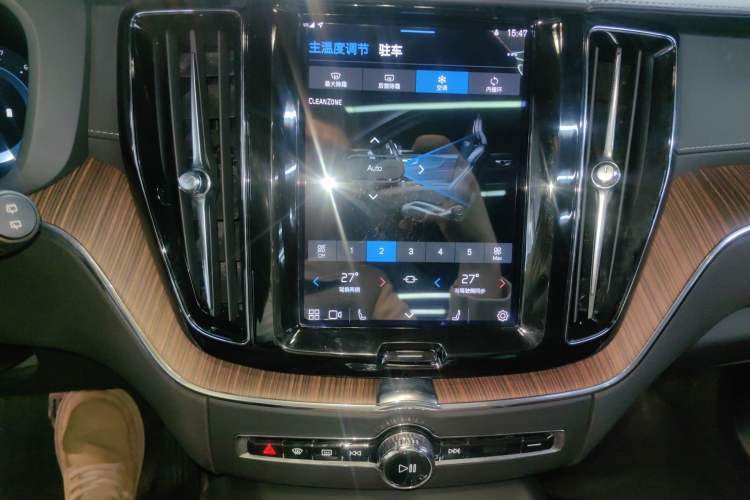 Used Volvo XC60 2022 B5 4x4 Smart Luxury Edition Audio And AC Panel