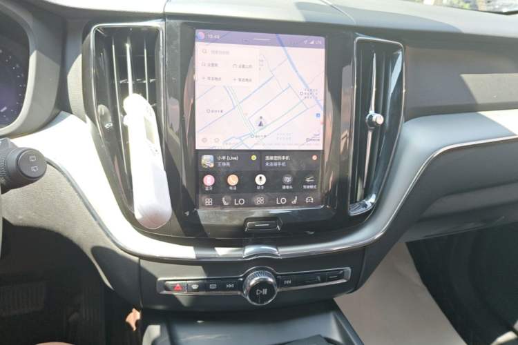 Used Volvo XC60 2022 B5 4x4 Zhiyi Luxury Edition Audio And AC Panel