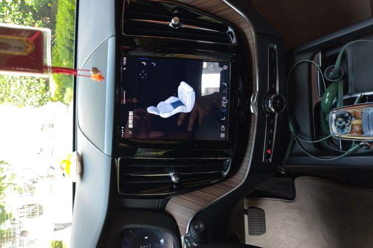 Used Volvo XC60 2022 B5 4x4 Zhiyi Luxury Edition Audio And AC Panel