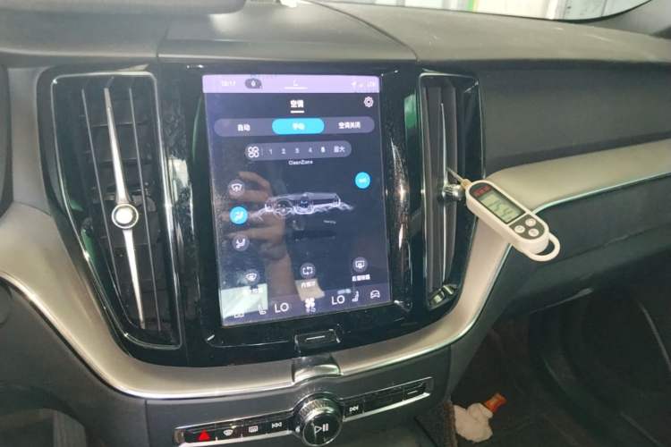 Used Volvo XC60 2022 B5 4x4 Zhiyi Luxury Edition Audio And AC Panel