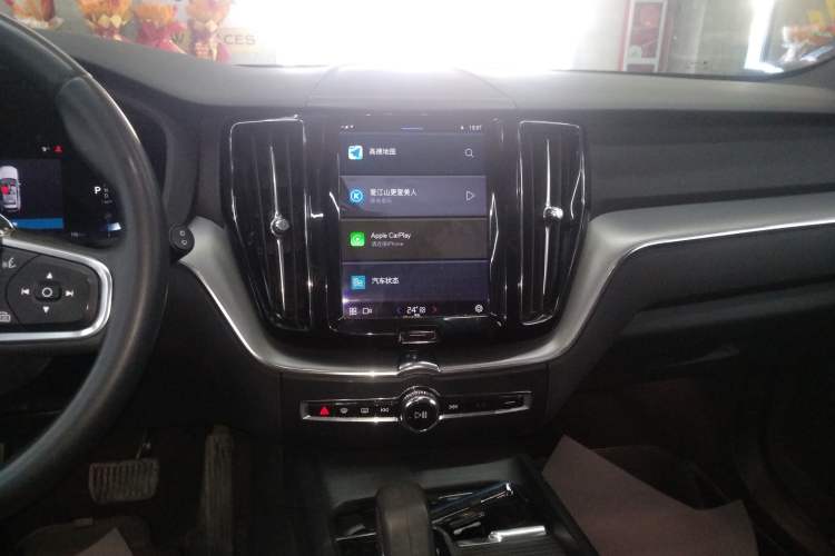 Used Volvo XC60 2022 B5 4x4 Zhiyi Luxury Edition Audio And AC Panel