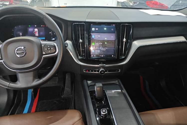 Used Volvo XC60 2022 B5 4x4 Zhiyi Luxury Edition Audio And AC Panel