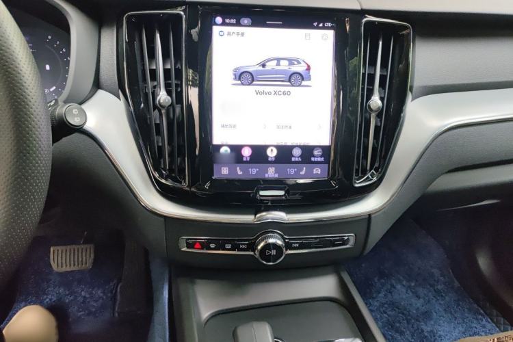 Used Volvo XC60 2022 B5 4x4 Zhiyi Luxury Edition Audio And AC Panel