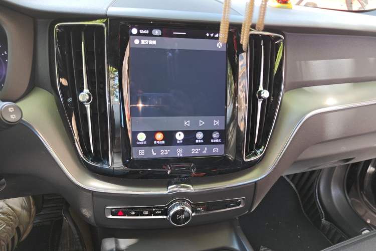 Used Volvo XC60 2022 B5 4x4 Zhiyi Luxury Edition Audio And AC Panel