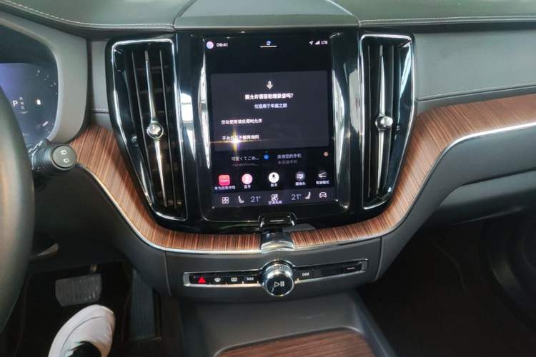 Used Volvo XC60 2022 B5 4x4 Smart Luxury Edition Audio And AC Panel