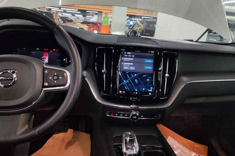 Used Volvo XC60 2022 B5 4x4 Zhiyi Luxury Edition Audio And AC Panel
