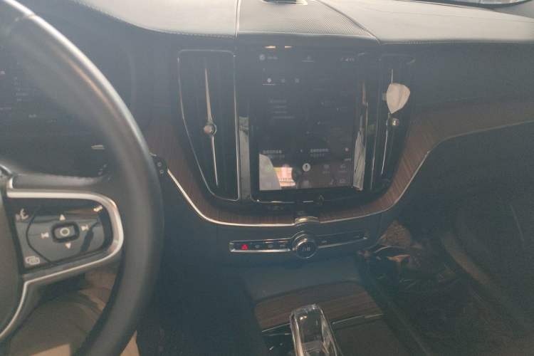 Used Volvo XC60 2022 B5 4x4 Smart Luxury Edition Audio And AC Panel