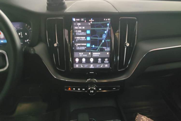 Used Volvo XC60 2022 B5 4x4 Zhiyi Luxury Edition Audio And AC Panel