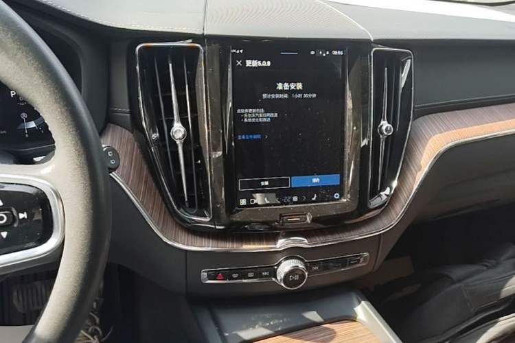 Used Volvo XC60 2022 B5 4x4 Smart Luxury Edition Audio And AC Panel