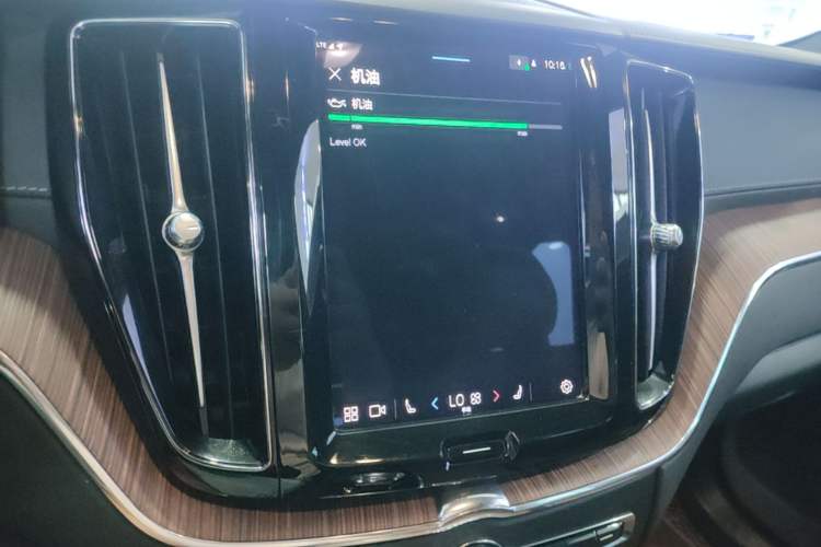 Used Volvo XC60 2022 B5 4x4 Smart Luxury Edition Audio And AC Panel