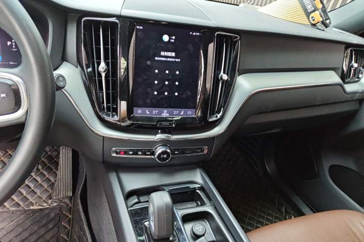 Used Volvo XC60 2022 B5 4x4 Zhiyi Luxury Edition Audio And AC Panel