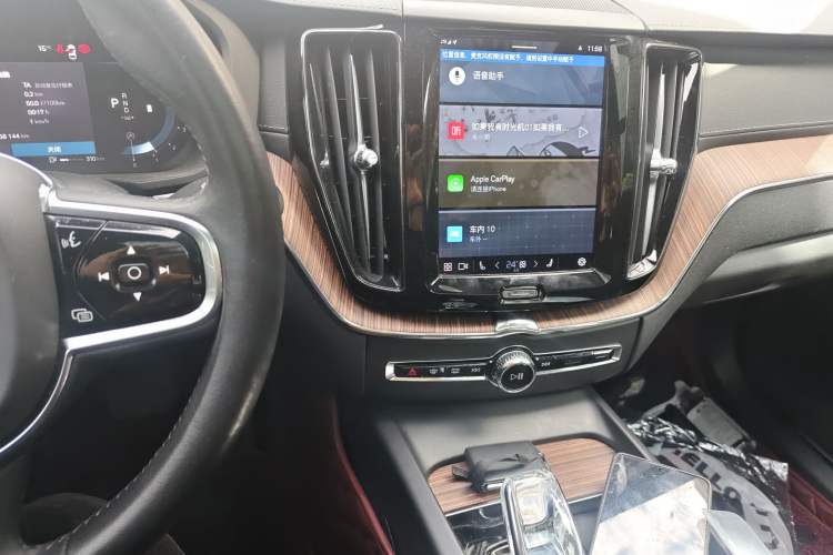 Used Volvo XC60 2022 B5 4x4 Smart Luxury Edition Audio And AC Panel