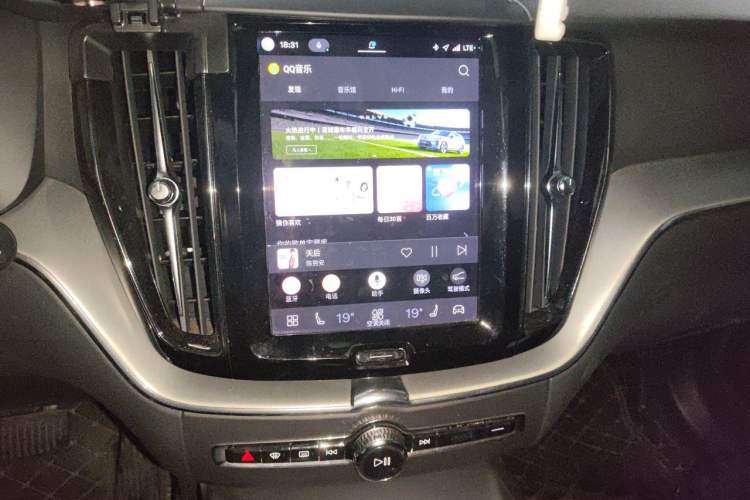 Used Volvo XC60 2022 B5 4x4 Zhiyi Luxury Edition Audio And AC Panel