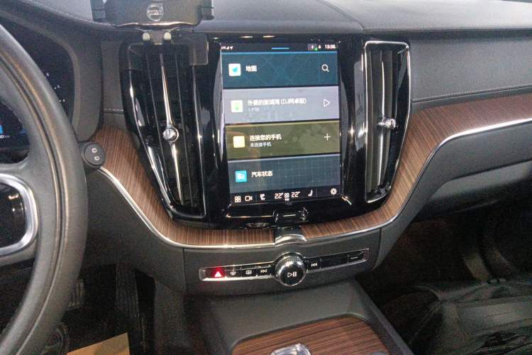 Used Volvo XC60 2022 B5 4x4 Smart Luxury Edition Audio And AC Panel