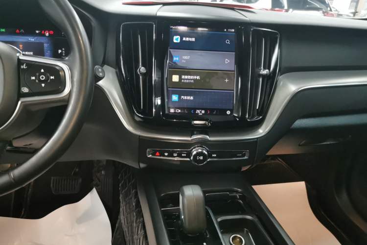 Used Volvo XC60 2022 B5 4x4 Zhiyi Luxury Edition Audio And AC Panel