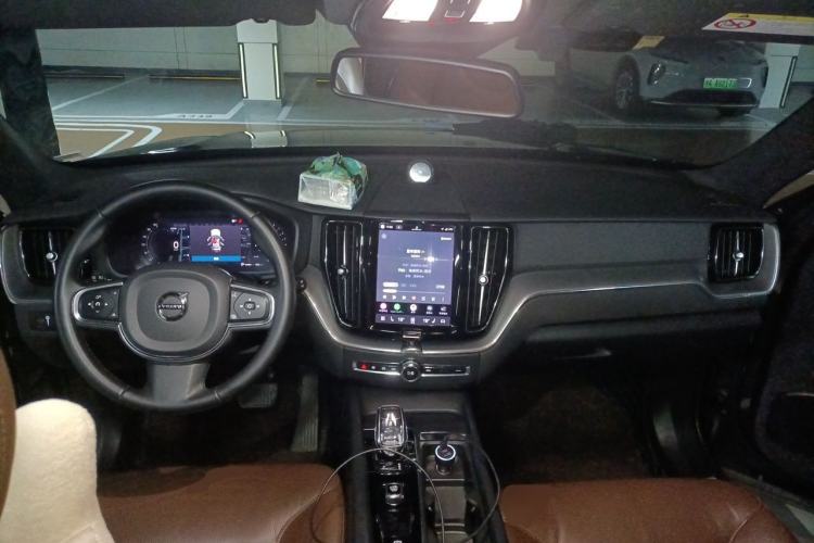 Used Volvo XC60 2022 B5 4x4 Zhiyi Luxury Edition Center Console