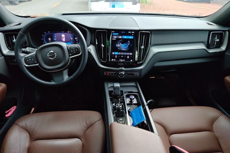Used Volvo XC60 2022 B5 4x4 Zhiyi Luxury Edition Center Console