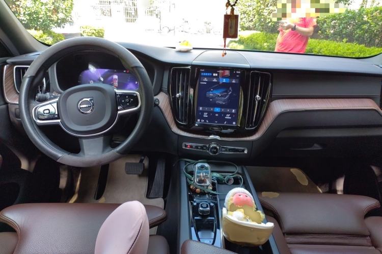 Used Volvo XC60 2022 B5 4x4 Zhiyi Luxury Edition Center Console