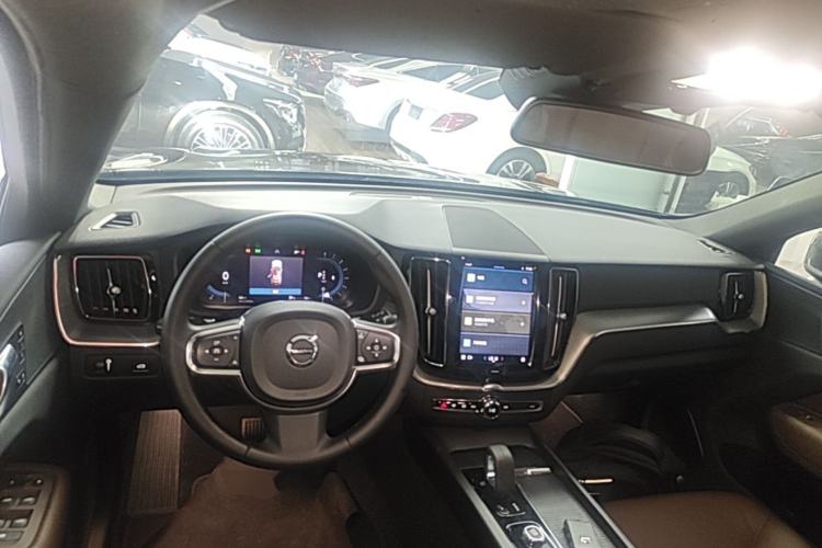 Used Volvo XC60 2022 B5 4x4 Zhiyi Luxury Edition Center Console