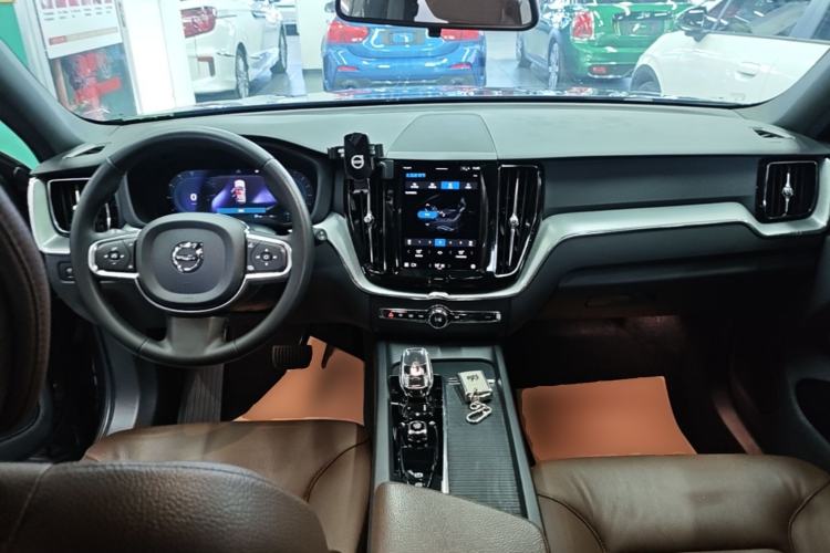 Used Volvo XC60 2022 B5 4x4 Zhiyi Luxury Edition Center Console