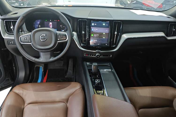 Used Volvo XC60 2022 B5 4x4 Zhiyi Luxury Edition Center Console