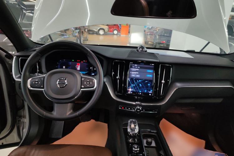 Used Volvo XC60 2022 B5 4x4 Zhiyi Luxury Edition Center Console